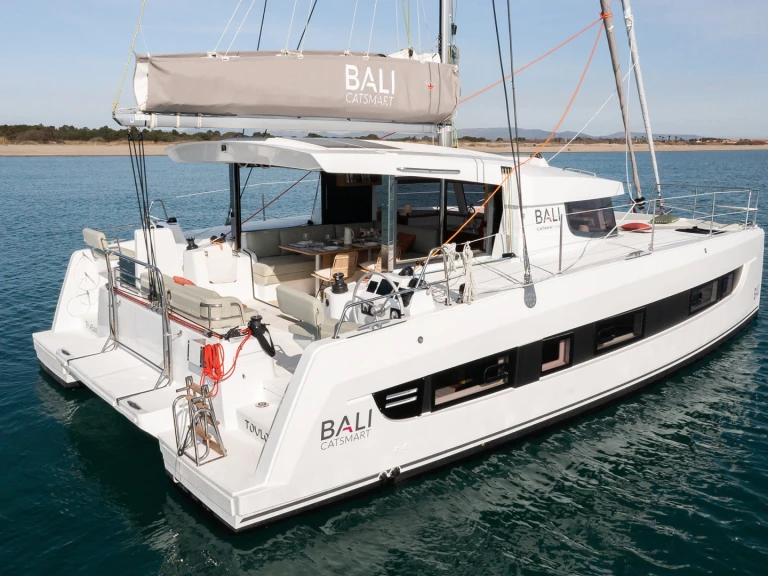 Catamaran to hire Cogolin at the best price