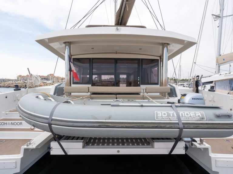 Hire a Bali Bali 5.4 - 6 cab. Cogolin