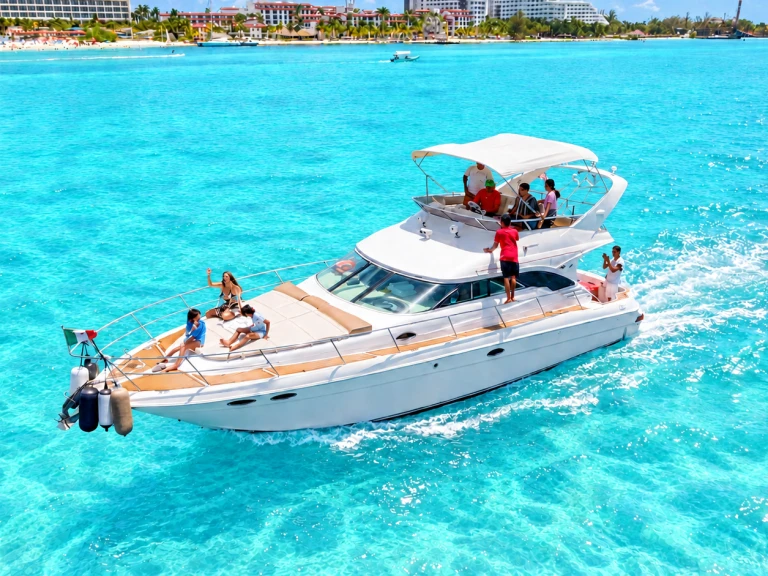 Motorboat hire in Cancún - Custom Made custom