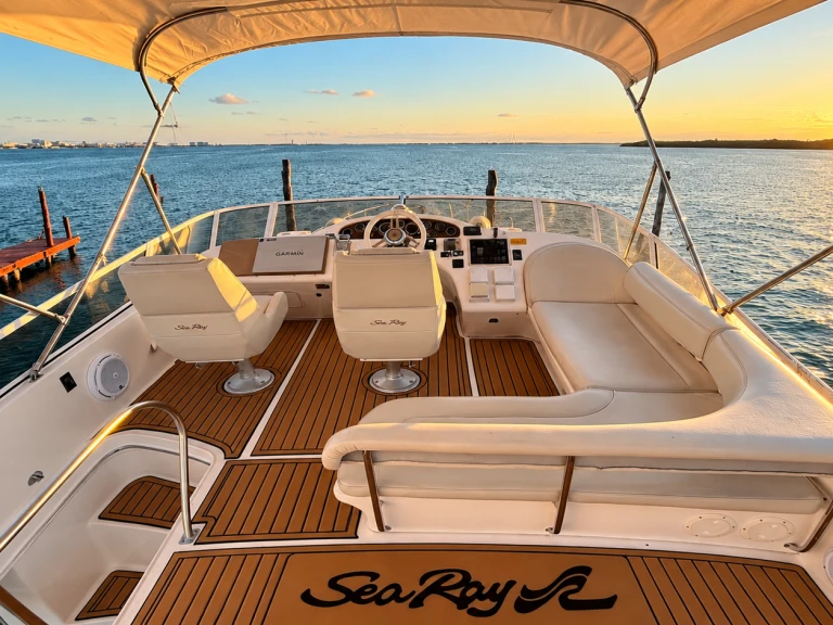 Motorboat to hire Cancún at the best price