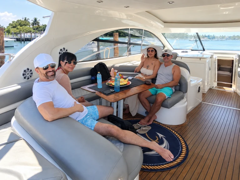 Yacht hire Cancún cheap custom