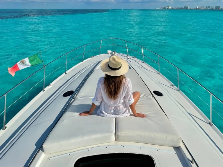 Yacht hire Cancún cheap custom