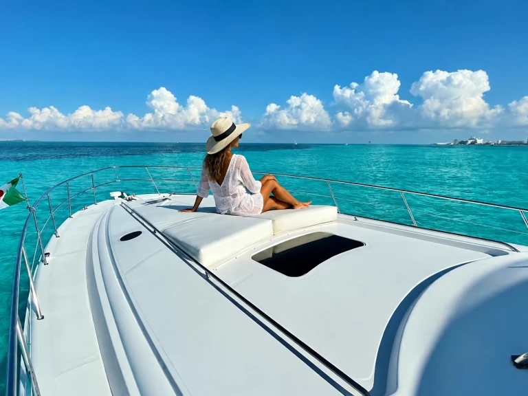 Charter a Custom Made custom in Cancún on Samboat
