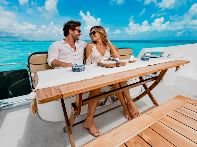 Charter a Custom Made custom in Cancún on Samboat