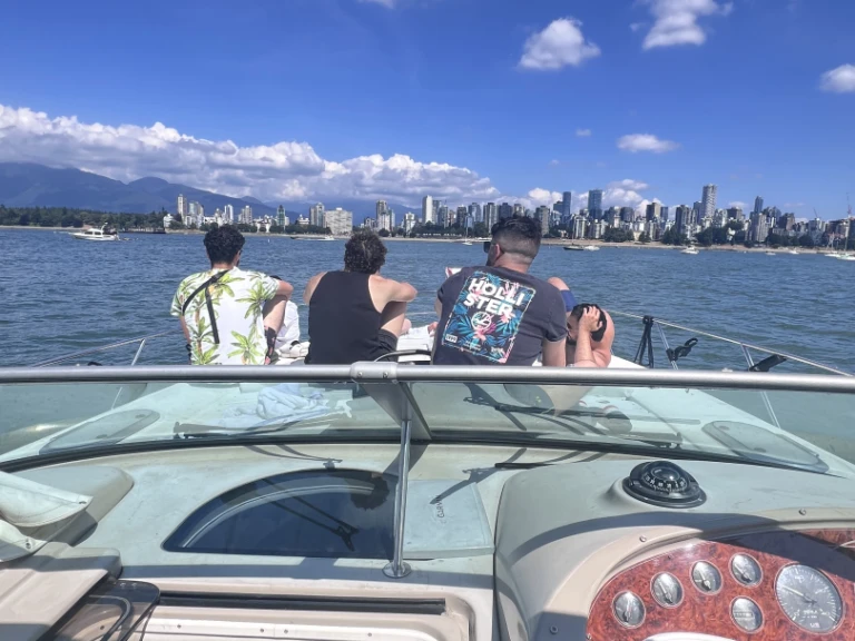 Motorboat hire in Greater Vancouver Regional District - Bayliner Avanti