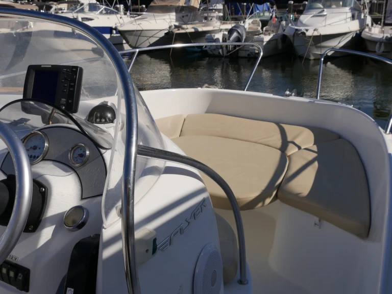 Motorboat hire in Mandelieu-la-Napoule - Bénéteau Flyer 650 Open