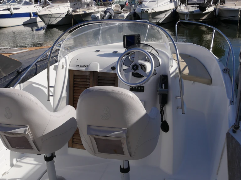 Charter a Bénéteau Flyer 650 Open in Mandelieu-la-Napoule on Samboat