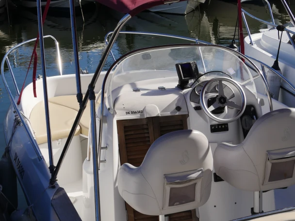 Hire Motorboat with or without skipper Bénéteau Mandelieu-la-Napoule