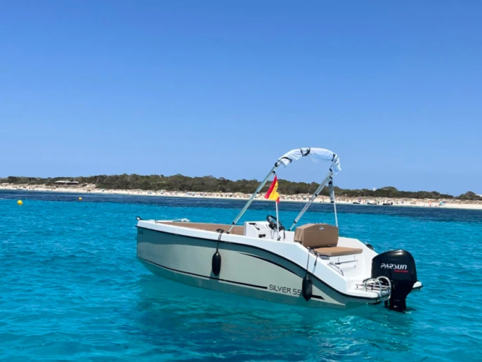 Motorboat hire in Club Nàutic Ca'n Picafort - Silent Yachts 555