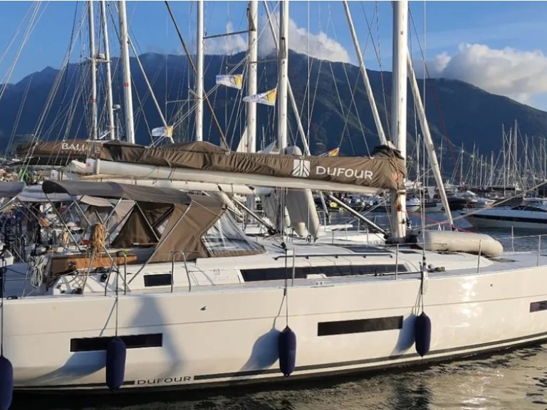 Sailboat to hire Olbia at the best price