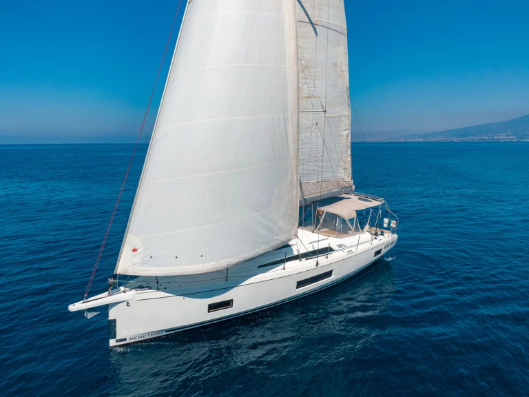 Sailboat to hire Olbia at the best price
