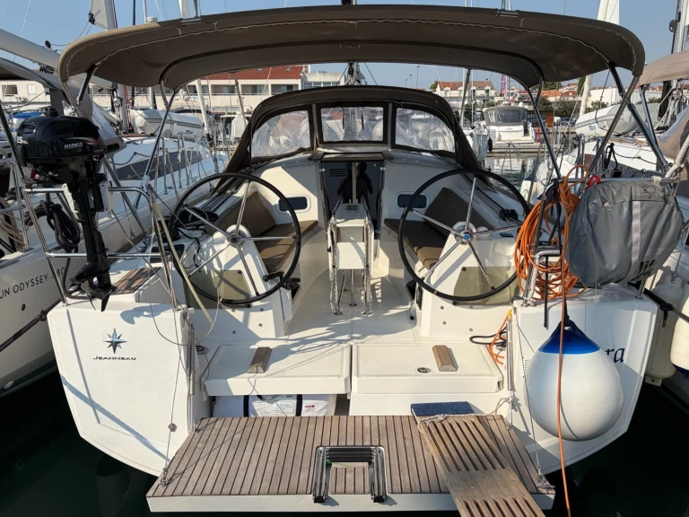 Sailboat to hire Split at the best price