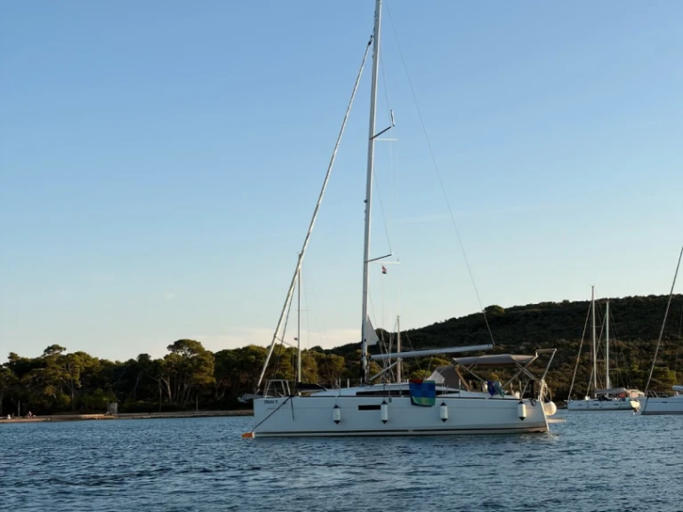 Yacht charter Split - Jeanneau Sun Odyssey 349 on SamBoat