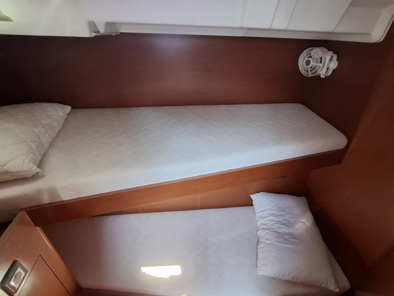 Yacht charter Lefkáda - Bénéteau Beneteau Oceanis 51.1 on SamBoat