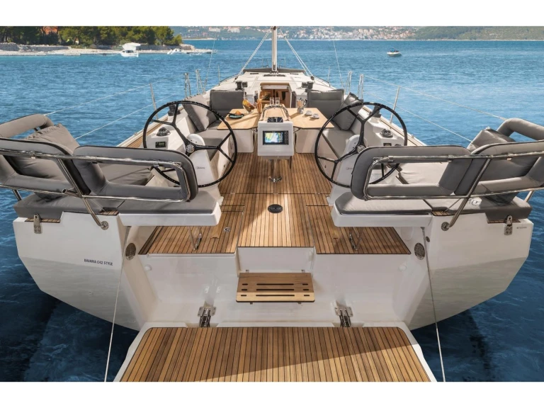 Hire Sailboat Bavaria with a boat licence