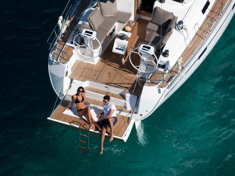 Sailboat hire in Skiathos - Bavaria Cruiser 46