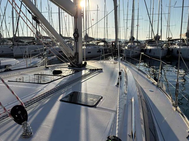 Hire a Bavaria Bavaria Voyager 45 Biograd na Moru