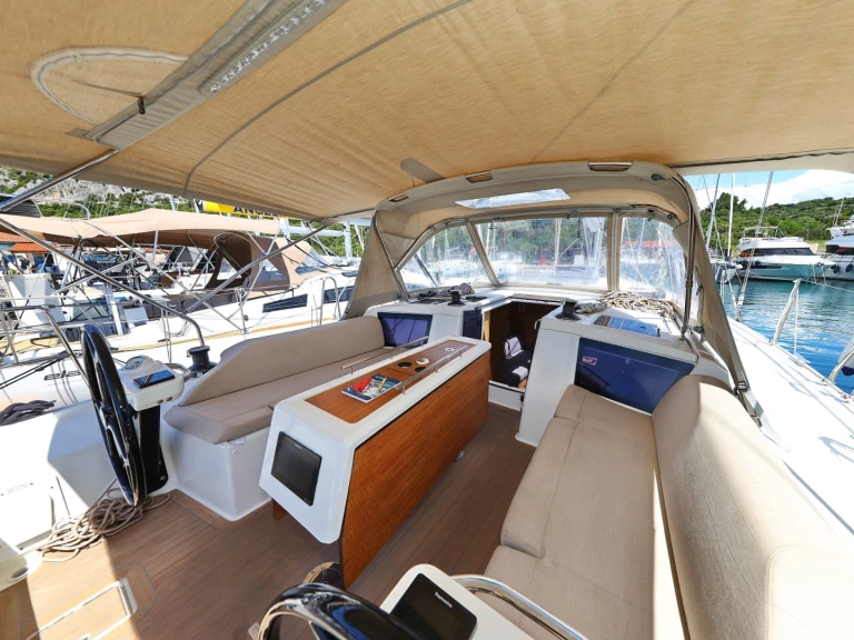 Yacht charter Biograd na Moru - Dufour Dufour 390 on SamBoat