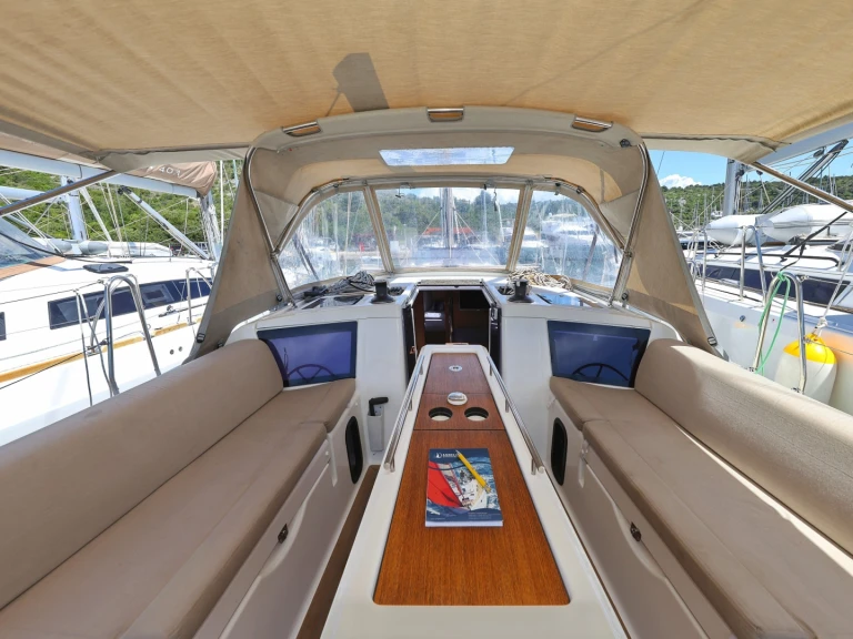 Hire a Dufour Dufour 390 Biograd na Moru