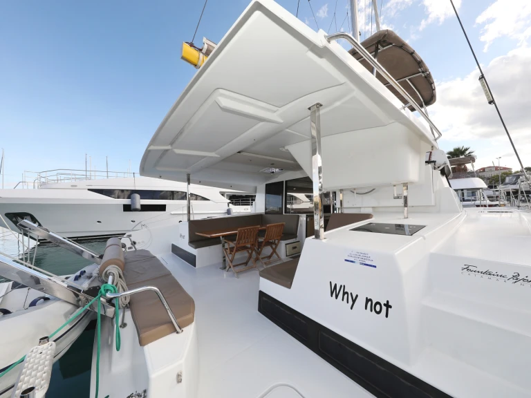 Hire Catamaran Fountaine Pajot with a boat licence