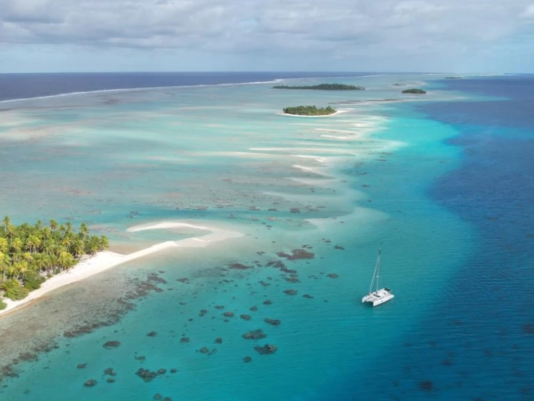 Charter a Outremer outremer 51 in Bora Bora on Samboat