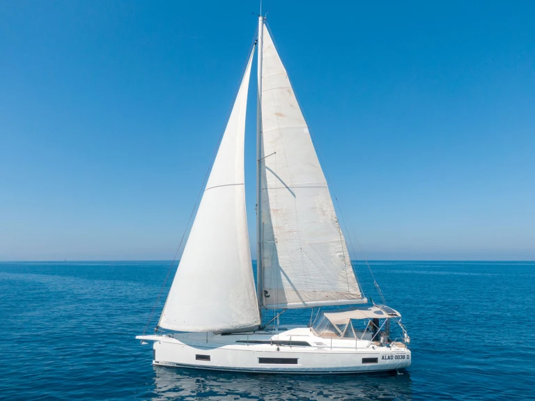 Yacht hire Olbia cheap Oceanis 46.1