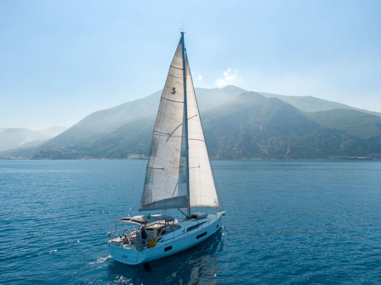 Sailboat hire in Olbia - Bénéteau Oceanis 46.1