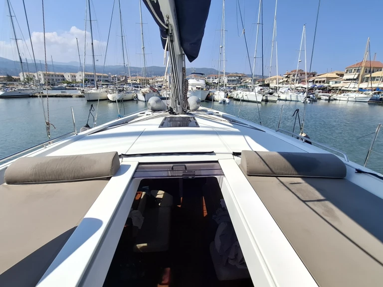 Sailboat hire in Lefkáda - Bénéteau Beneteau Oceanis 51.1