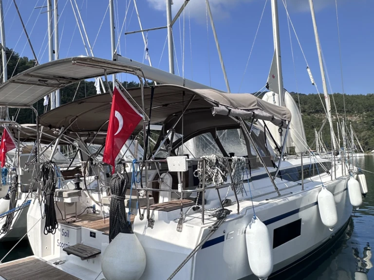Hire a Bavaria Bavaria C42 Fethiye