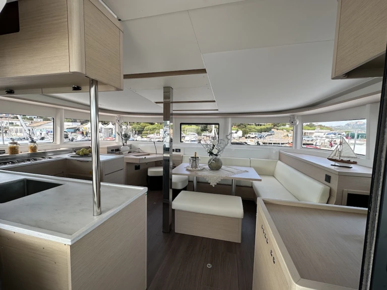 Charter a Lagoon Lagoon 46 in Ribishi on Samboat
