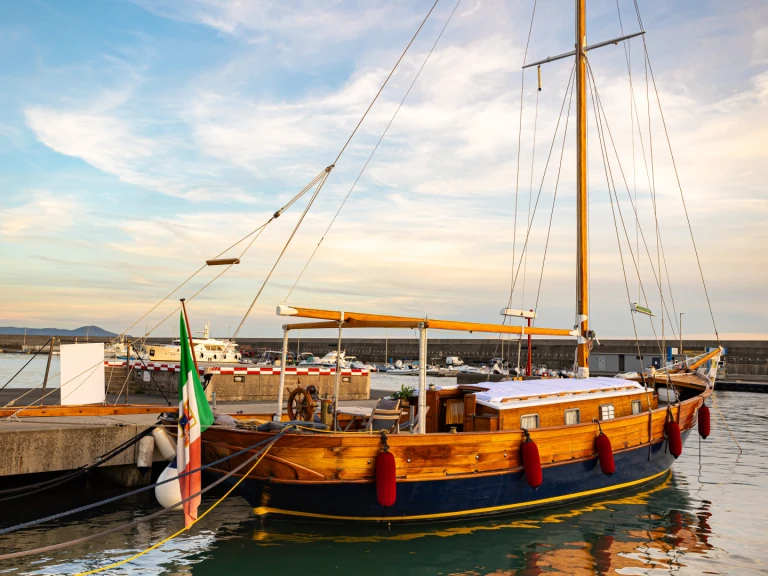 Motorboat to hire Portofino Vetta at the best price