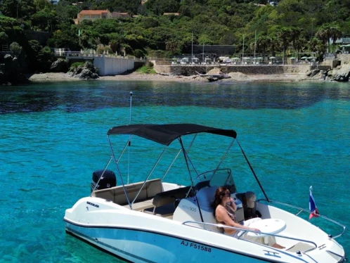 Hire Motorboat Quicksilver with a boat licence