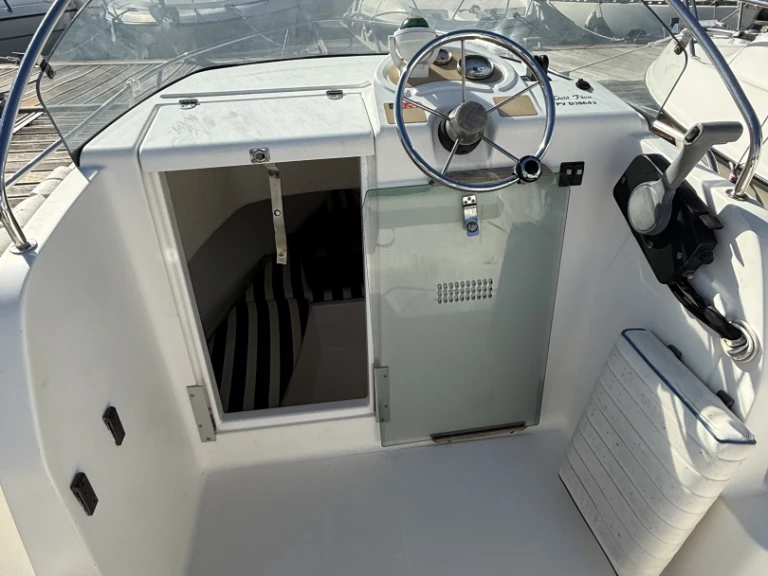 Hire Motorboat B2 Marine with a boat licence