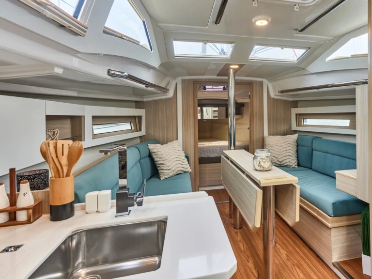 Hire a Northman Maxus 35 Valencia