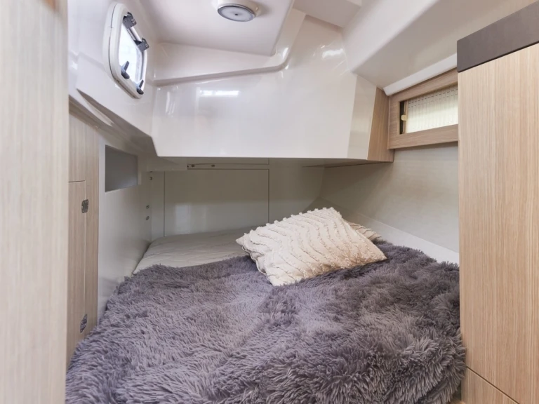 Yacht hire Valencia cheap Maxus 35