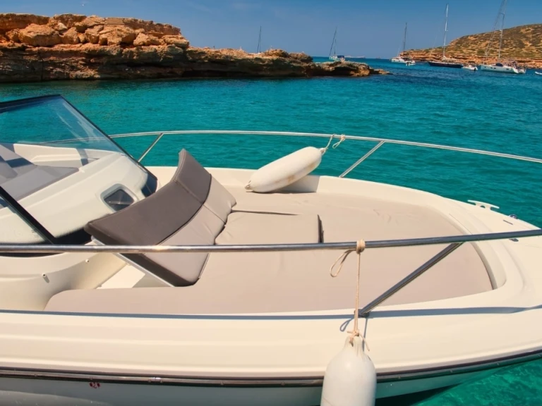 Yacht charter Sant Antoni de Portmany - Jeanneau Cap Camarat 7.5 WA on SamBoat