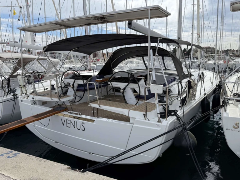 Sailboat to hire Rogoznica at the best price