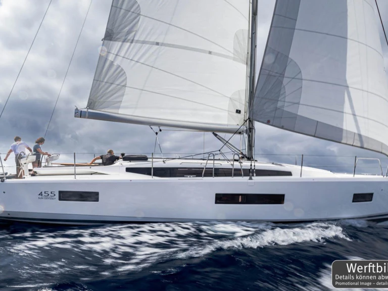 Hire Sailboat Jeanneau with a boat licence