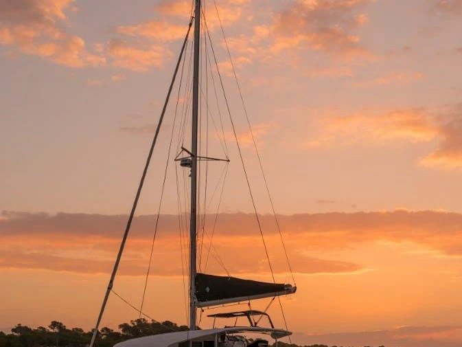 Yacht hire Eden Island cheap Lagoon 40
