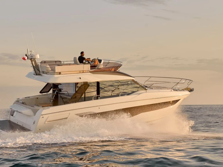 Yacht charter Seget Donji - Prestige Yachts Prestige F4.3 on SamBoat
