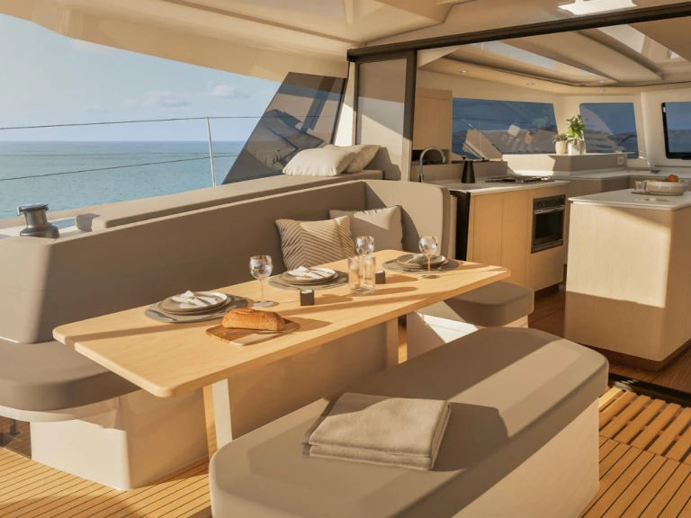 Hire a Fountaine Pajot Fountaine Pajot FP 41 Quatuor 2 Saint-Mandrier-sur-Mer