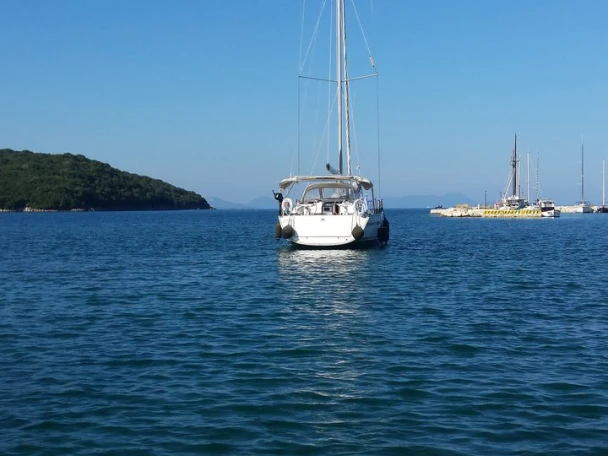 Hire Sailboat Bavaria with a boat licence