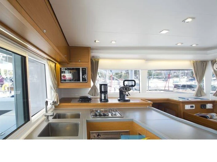 Hire Catamaran with or without skipper Lagoon Alimos