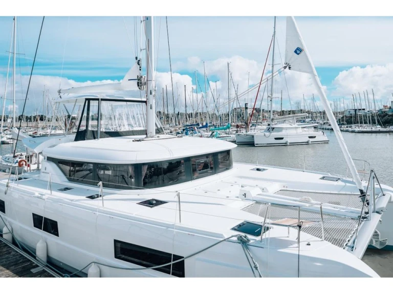 Hire a Lagoon Lagoon 46 Luxe A/C Ribishi