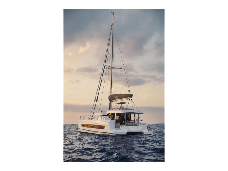Yacht hire Ribishi cheap Bali 4.0 Catspace