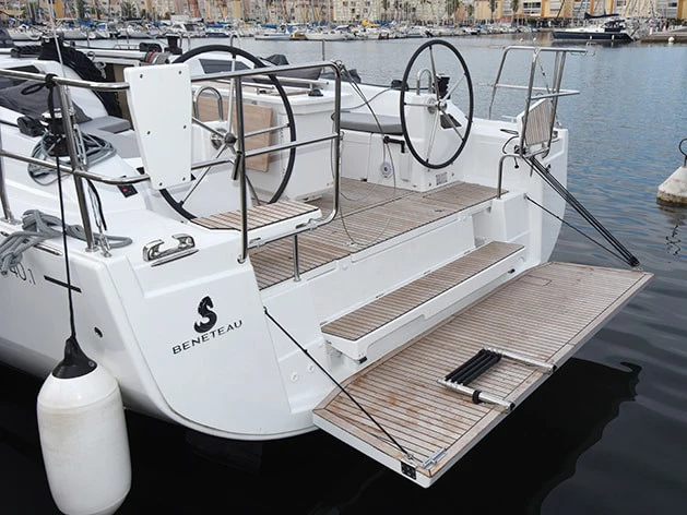 Bénéteau Oceanis 40.1 - Beneteau - First Line charter bareboat or skippered in  Bas du Fort