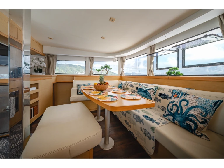 Yacht charter Ribishi - Lagoon Lagoon 42 on SamBoat