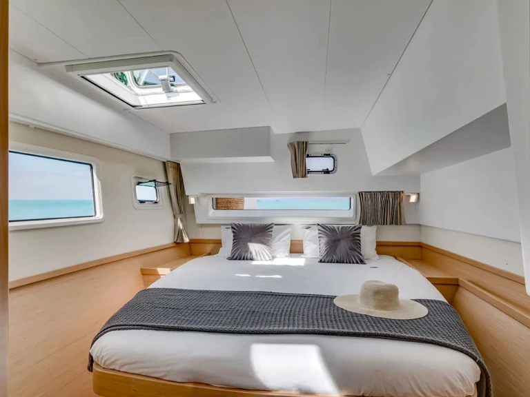 Charter a Lagoon Lagoon 42 in Bas du Fort on Samboat