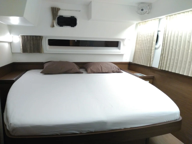 Catamaran hire in Bas du Fort - Lagoon Lagoon 42