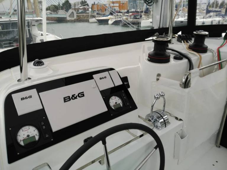 Catamaran hire in Saint Vincent (Island) - Lagoon Lagoon 42